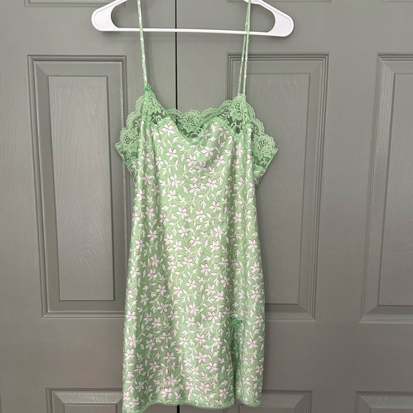 Vintage Victoria’s Secret Angels Light Green Lace and Silky Slip Floral - Picture 1 of 3